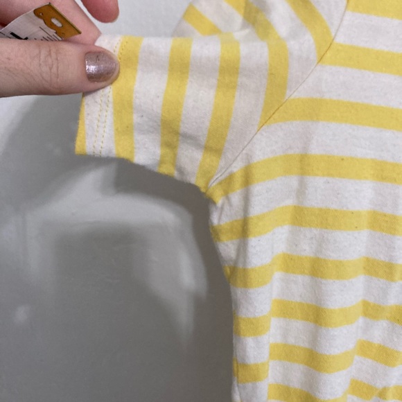 Old navy cute yellow and white striped tee size small - Picture 5 of 7